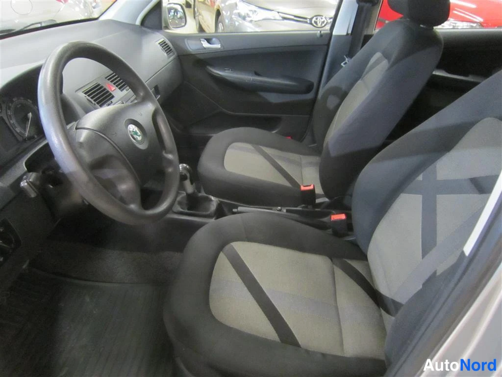 Beige Skoda Fabia 2007, ohjaamo, kuva 9