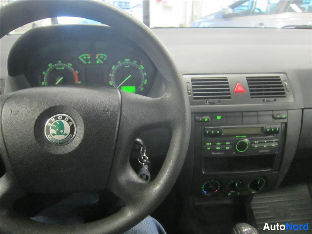 Beige Skoda Fabia 2007, ohjaamo, kuva 10