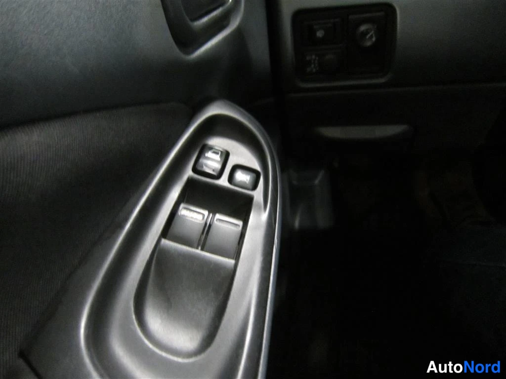 Hopea Nissan Almera 2005, yksityiskohta, kuva 18
