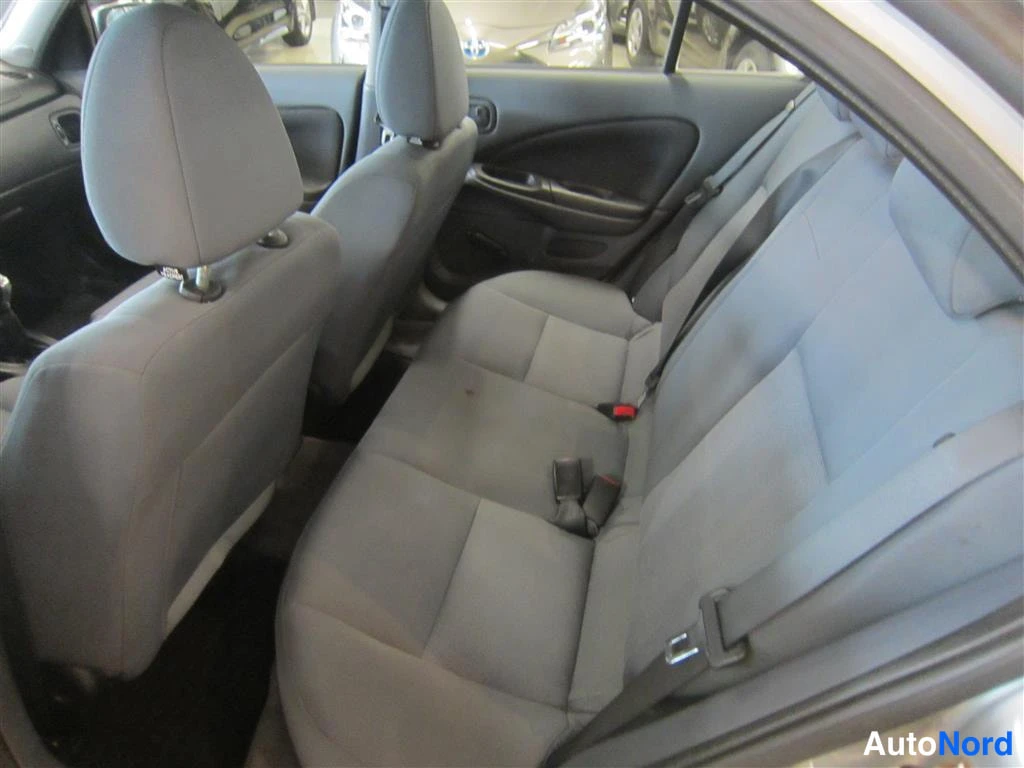 Hopea Nissan Almera 2005, takaistuimet, kuva 12