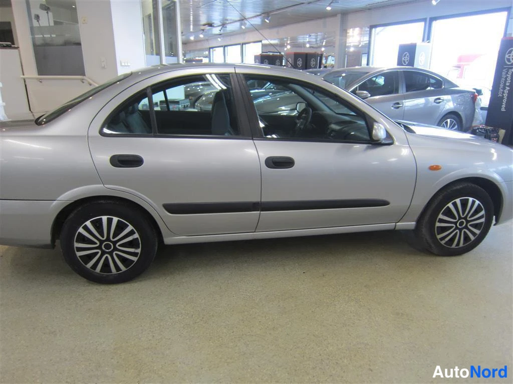 Hopea Nissan Almera 2005, sivulta, kuva 5