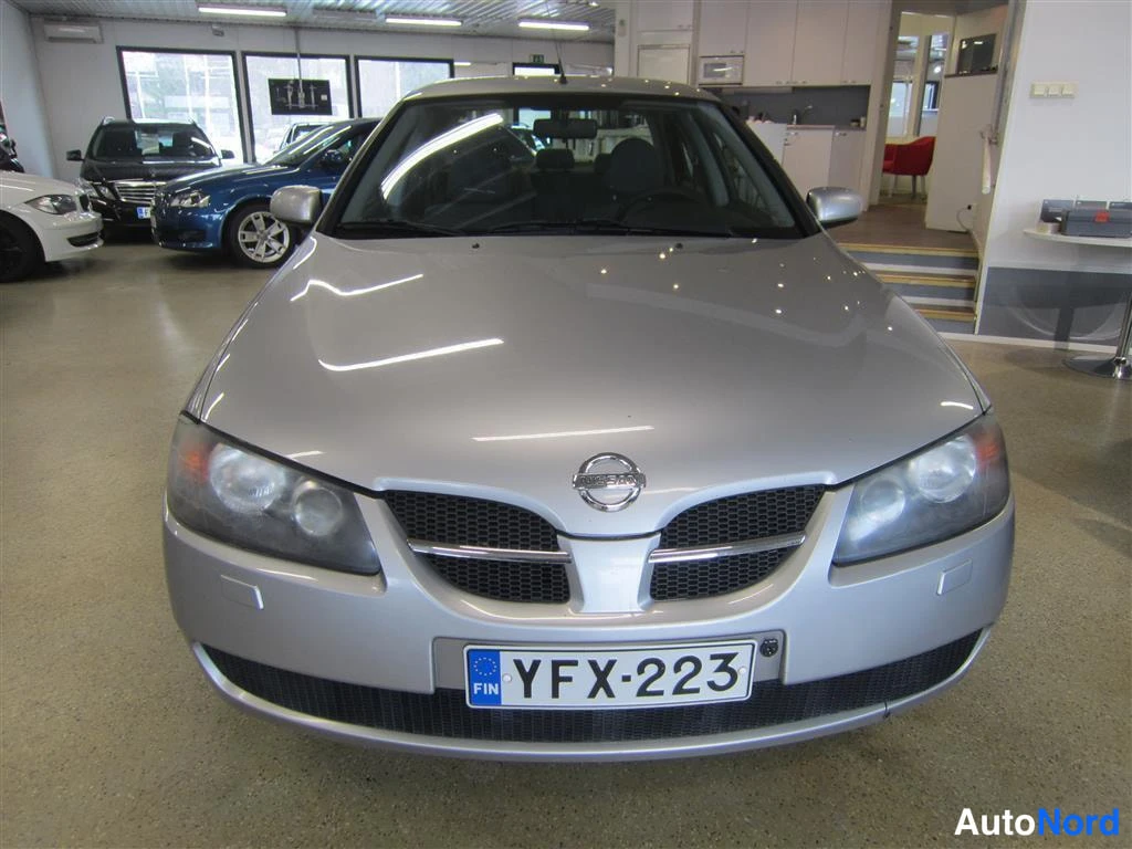 Hopea Nissan Almera 2005, edestä, kuva 3