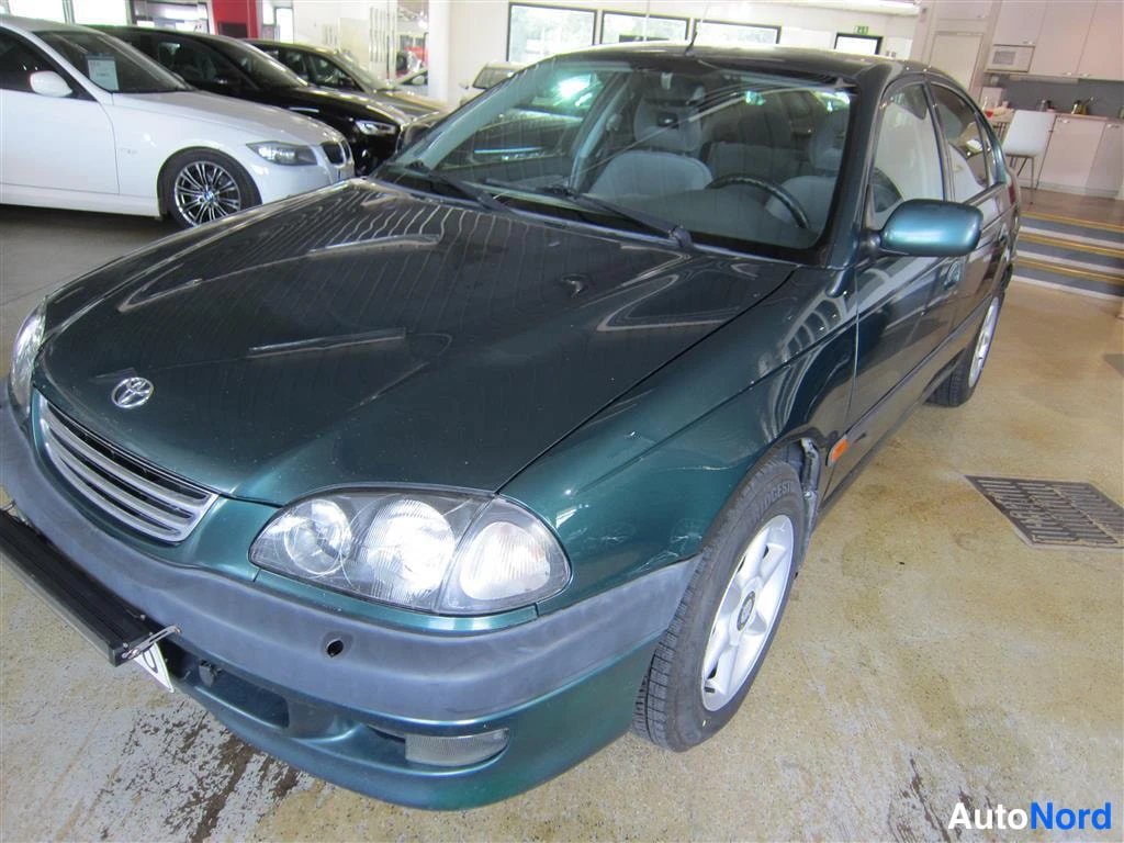 Vihreä Toyota Avensis 1999, kuva 18