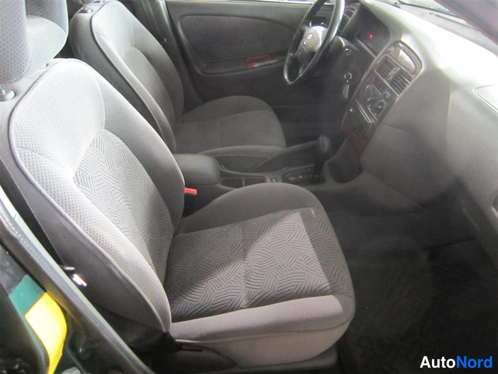 Vihreä Toyota Avensis 1999, etuistuimet, kuva 10