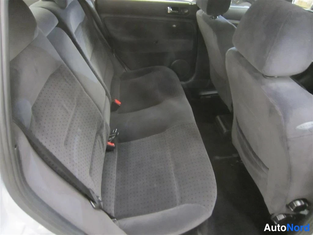 Harmaa Volkswagen Passat 1998, takaistuimet, kuva 14