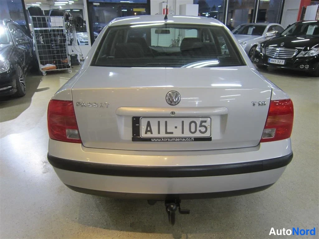Harmaa Volkswagen Passat 1998, takaa, kuva 8