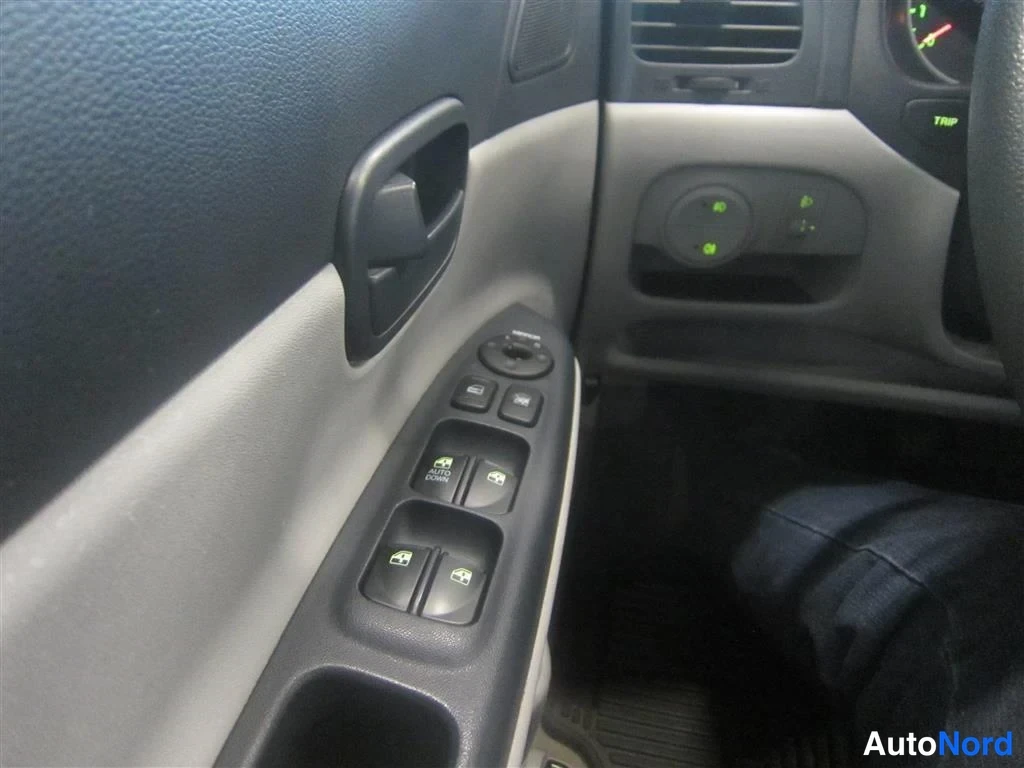 Musta Hyundai Accent 2006, yksityiskohta, kuva 20
