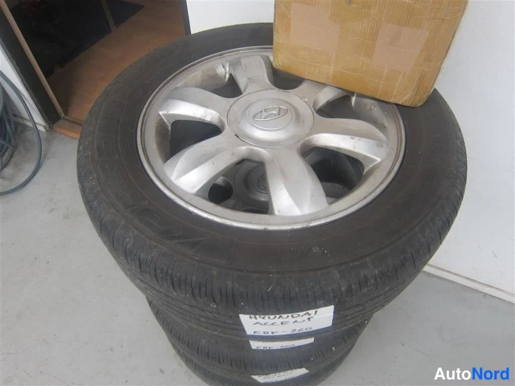 Musta Hyundai Accent 2006, yksityiskohta, kuva 18