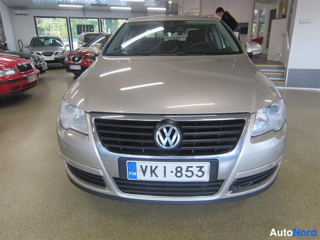 Beige Volkswagen Passat 2006, edestä, kuva 2