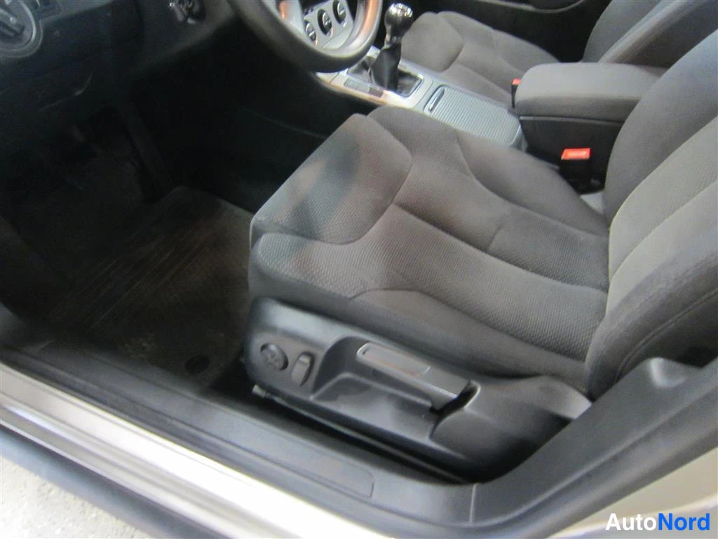Beige Volkswagen Passat 2006, etuistuimet, kuva 9