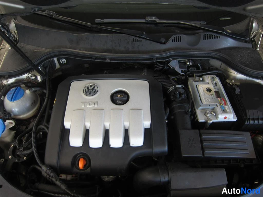 Beige Volkswagen Passat 2006, moottoritila, kuva 12