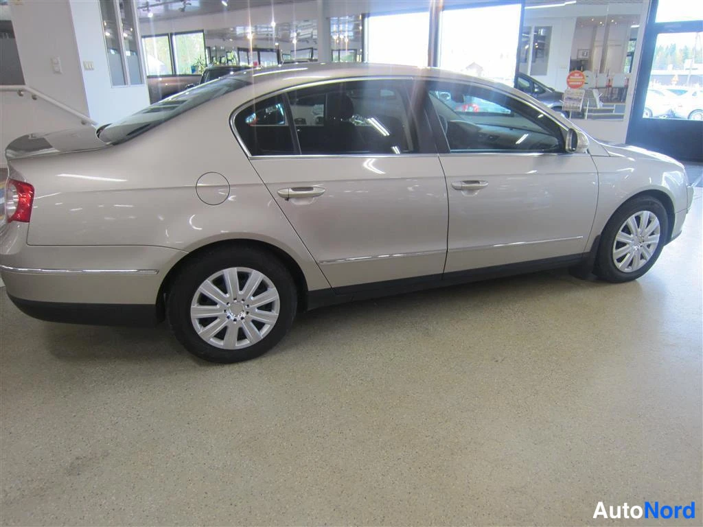 Beige Volkswagen Passat 2006, sivulta, kuva 4