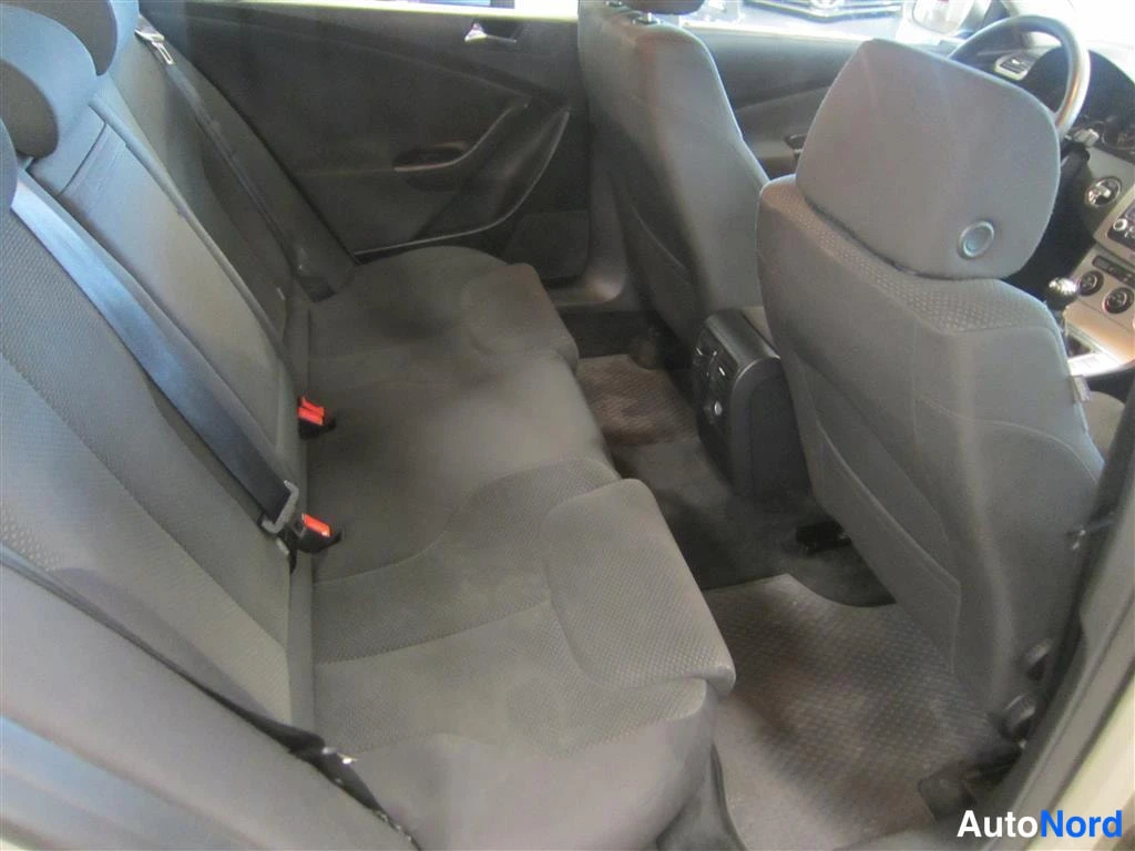 Beige Volkswagen Passat 2006, takaistuimet, kuva 10