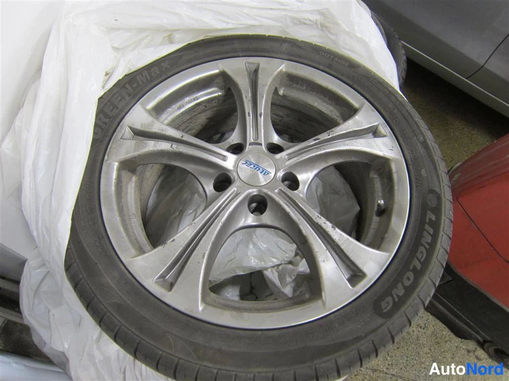 Vihreä Volkswagen Jetta 2007, yksityiskohta, kuva 13