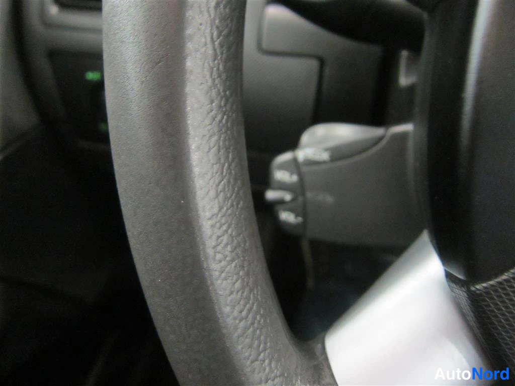 Punainen Ford Mondeo 2002, yksityiskohta, kuva 18