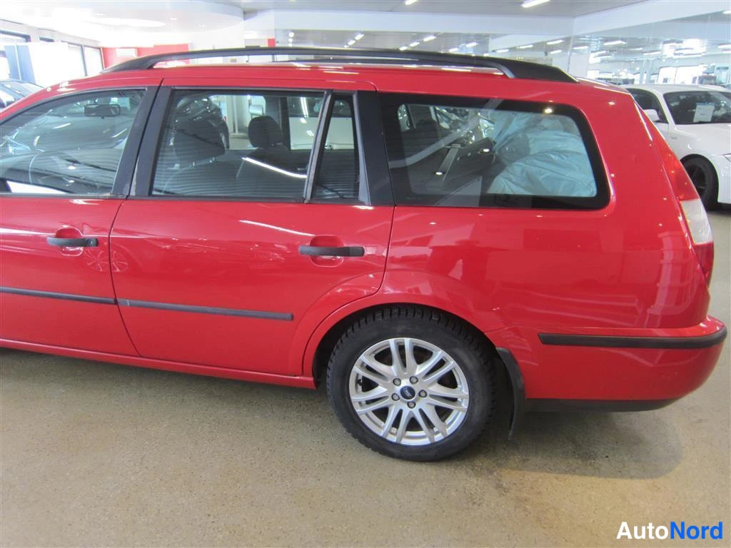 Punainen Ford Mondeo 2002, takaviisto, kuva 7