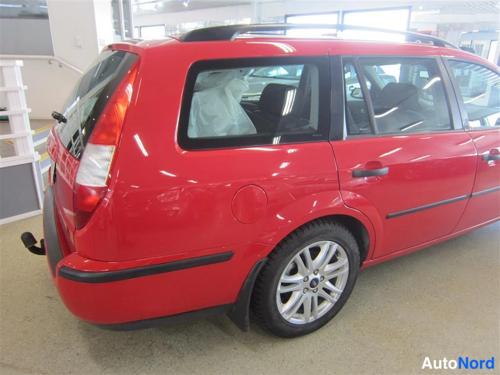 Punainen Ford Mondeo 2002, takaviisto, kuva 6