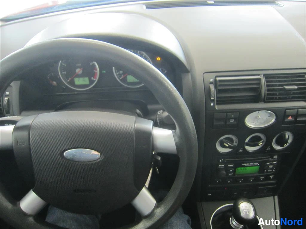 Punainen Ford Mondeo 2002, ohjaamo, kuva 10