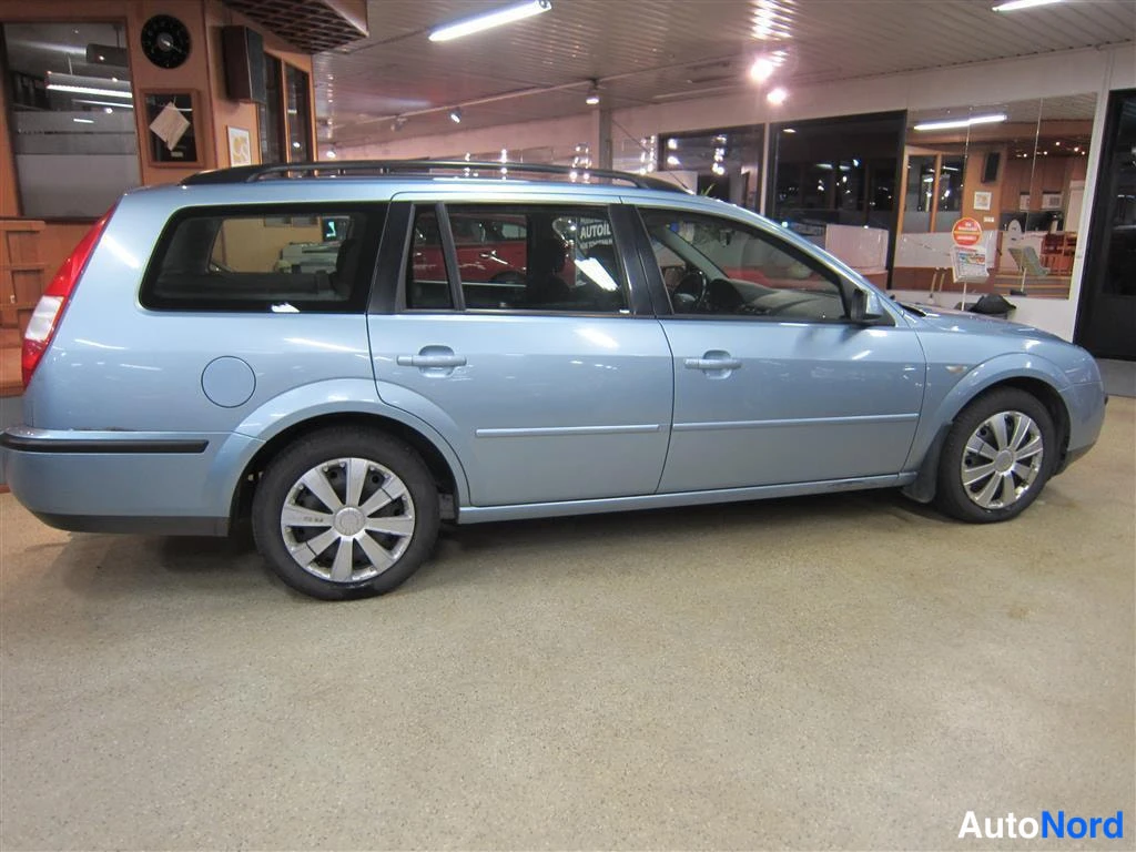 Sininen Ford Mondeo 2004, sivulta, kuva 4