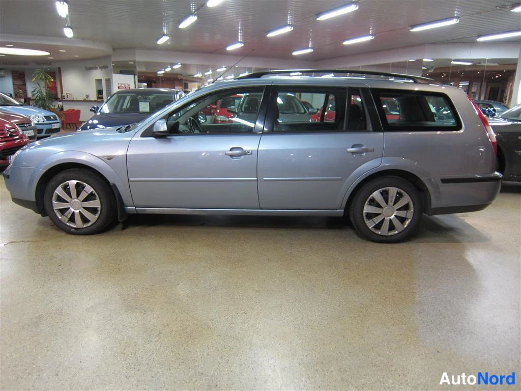 Sininen Ford Mondeo 2004, sivulta, kuva 3