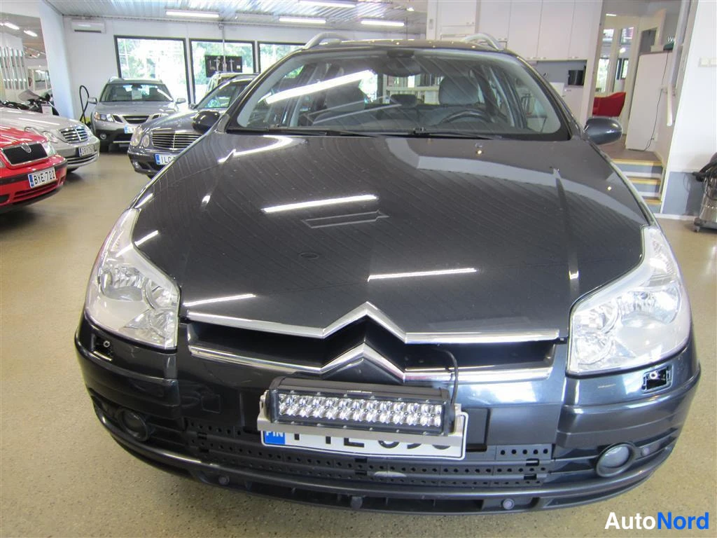 Harmaa Citroen C5 2007, edestä, kuva 2