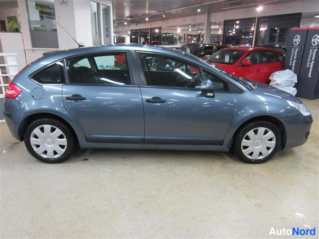 Harmaa Citroen C4 2008, sivulta, kuva 3