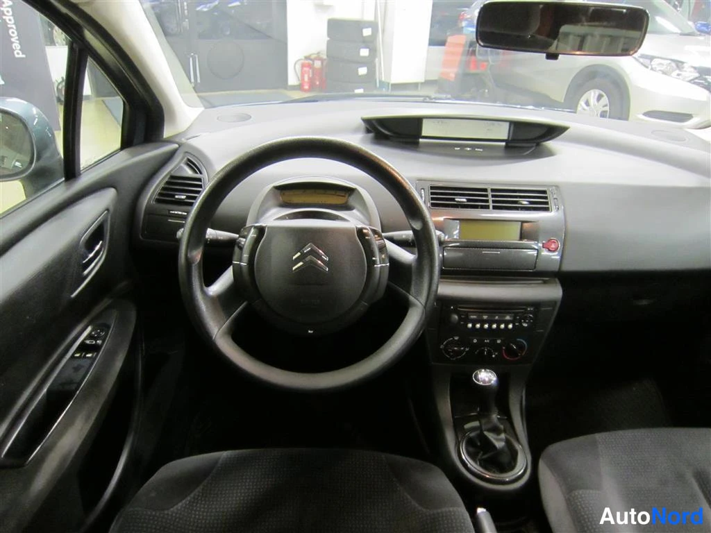 Harmaa Citroen C4 2008, ohjaamo, kuva 7