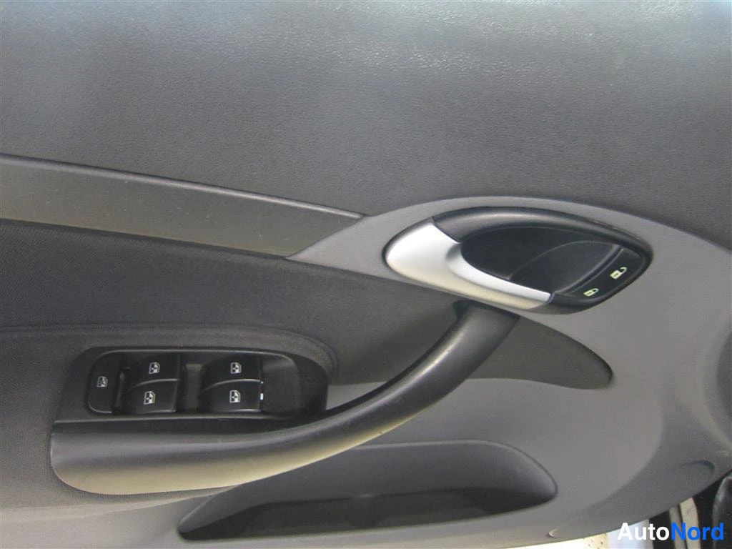 Musta Saab 9-3 2005, yksityiskohta, kuva 18