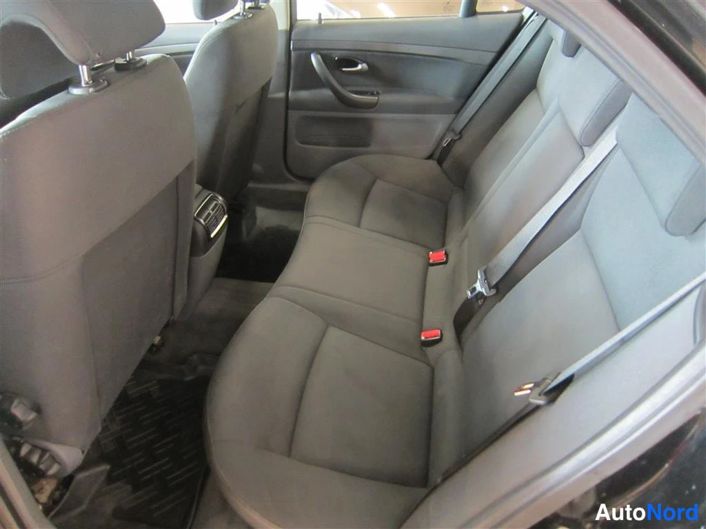Musta Saab 9-3 2005, takaistuimet, kuva 11