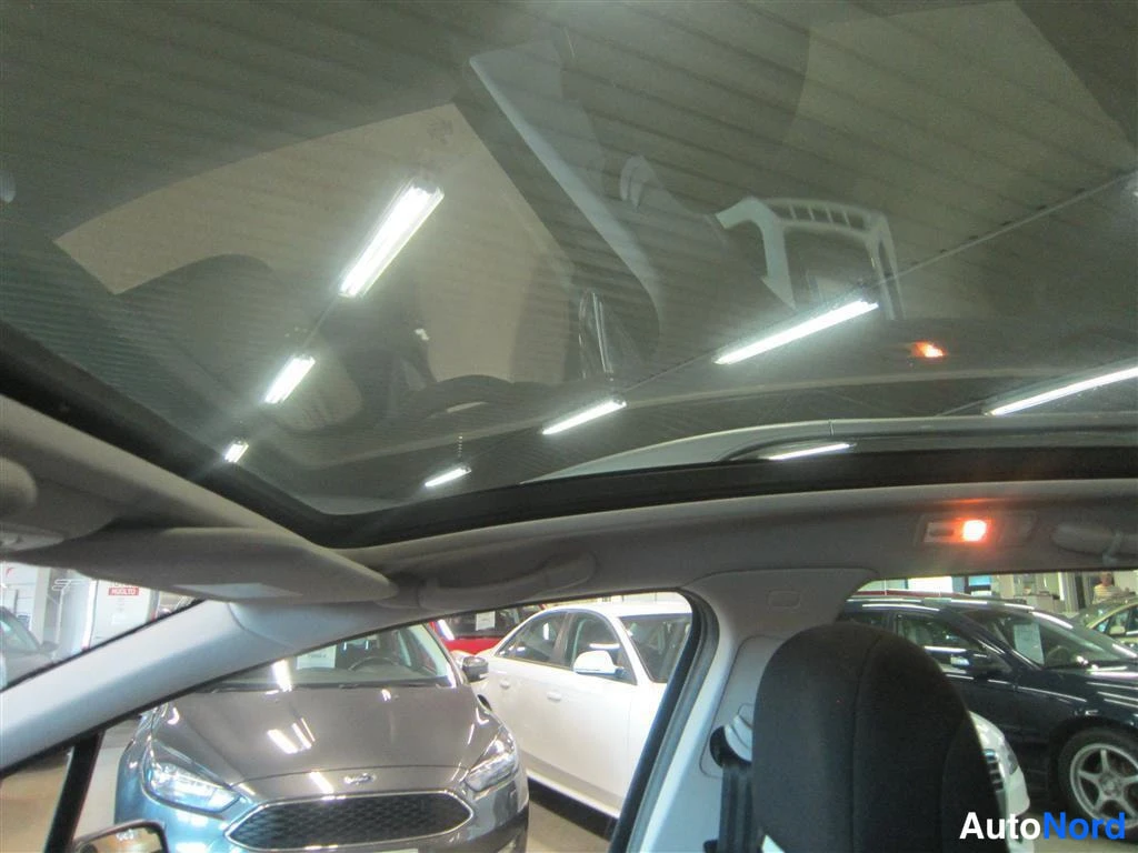 Musta Peugeot 307 2008, ohjaamo, kuva 10