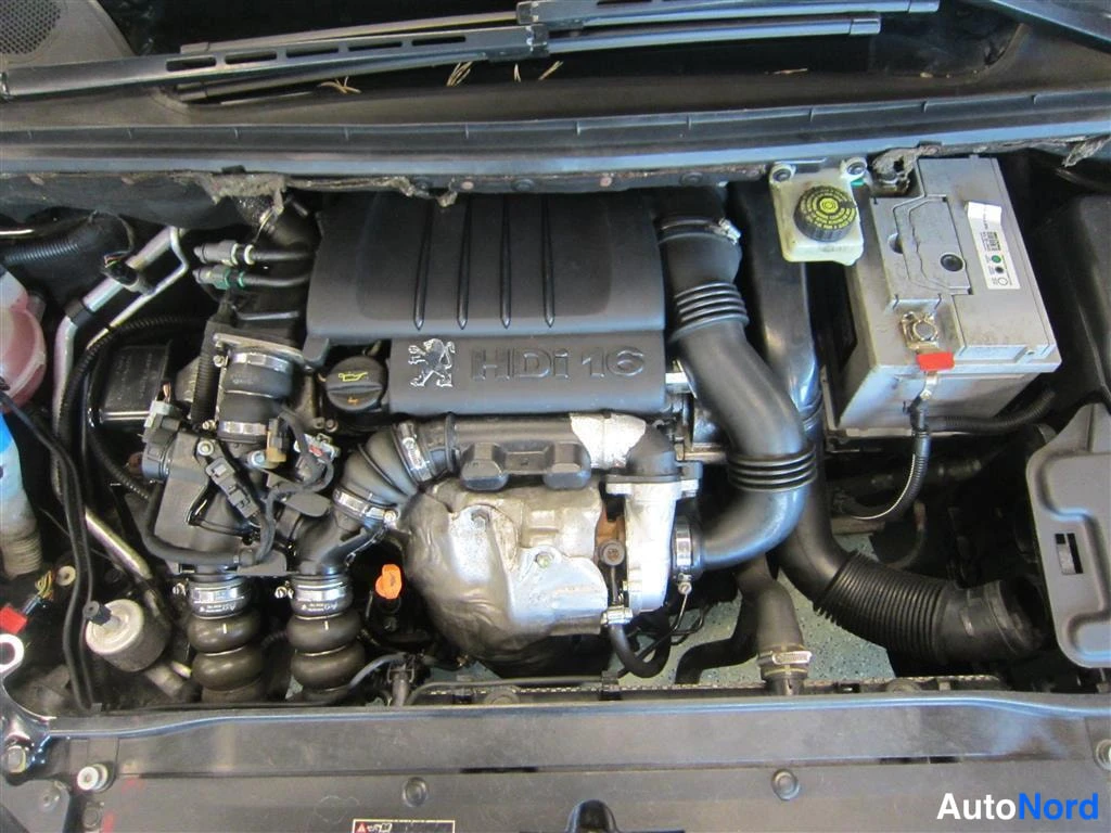 Musta Peugeot 307 2008, moottoritila, kuva 17