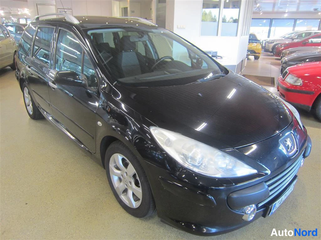 Musta Peugeot 307 2008, etuviisto, keula oikealle, kuva 2