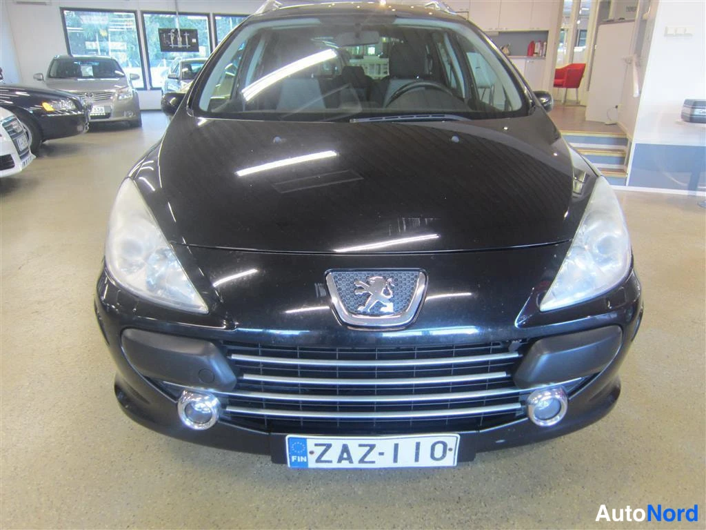 Musta Peugeot 307 2008, edestä, kuva 3