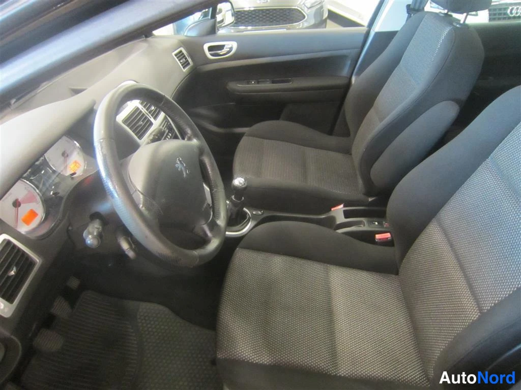 Musta Peugeot 307 2008, etuistuimet, kuva 13