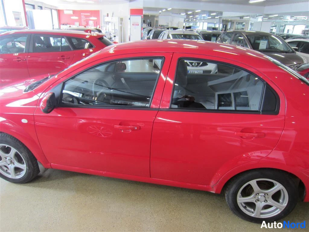 Punainen Chevrolet Aveo 2007, sivulta, kuva 5