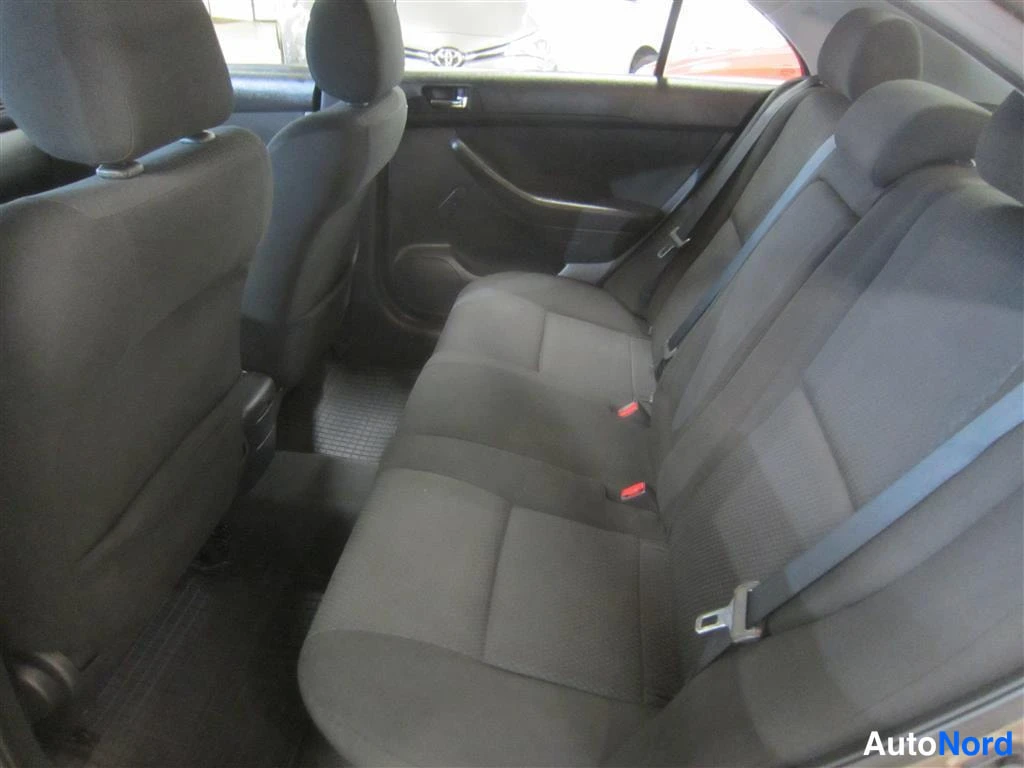 Beige Toyota Avensis 2004, takaistuimet, kuva 11