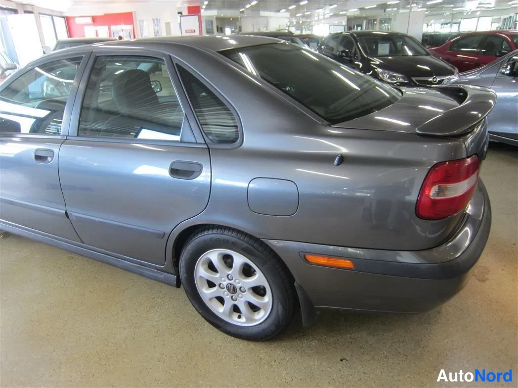 Harmaa Volvo S40 2002, takaviisto, kuva 6