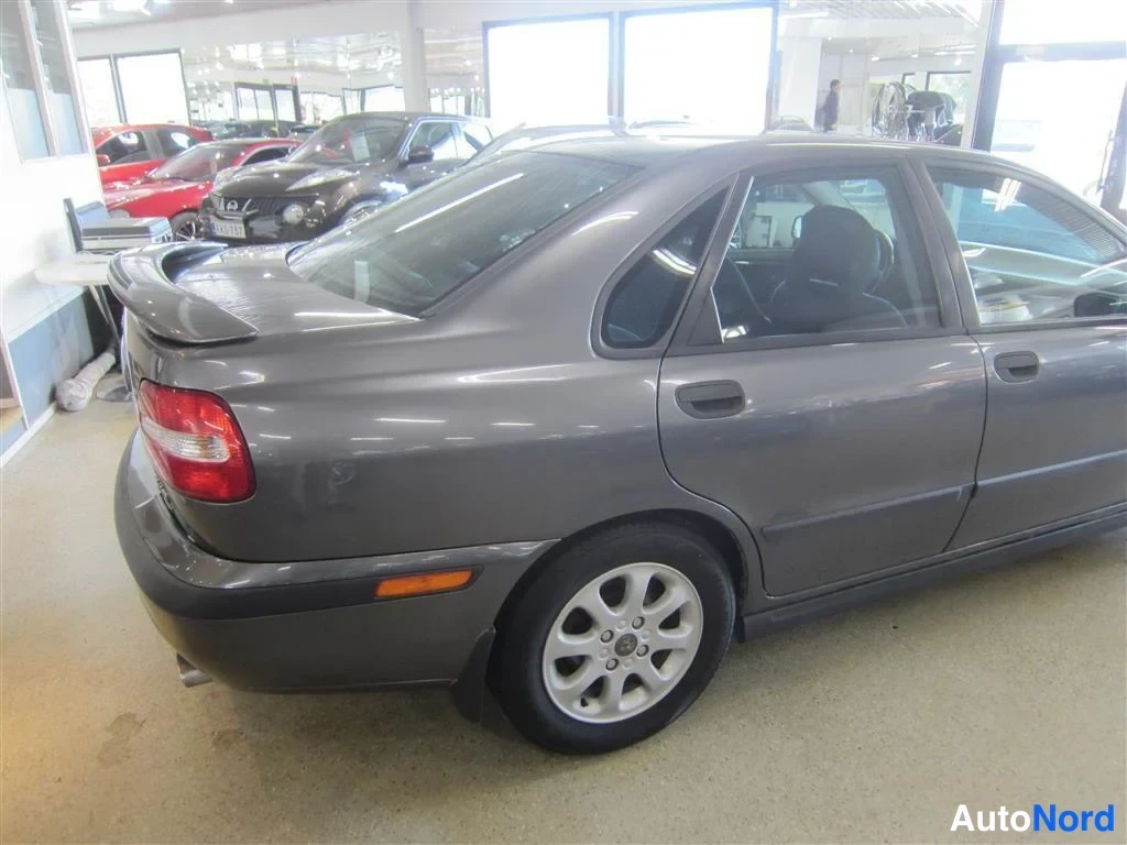 Harmaa Volvo S40 2002, takaviisto, kuva 7