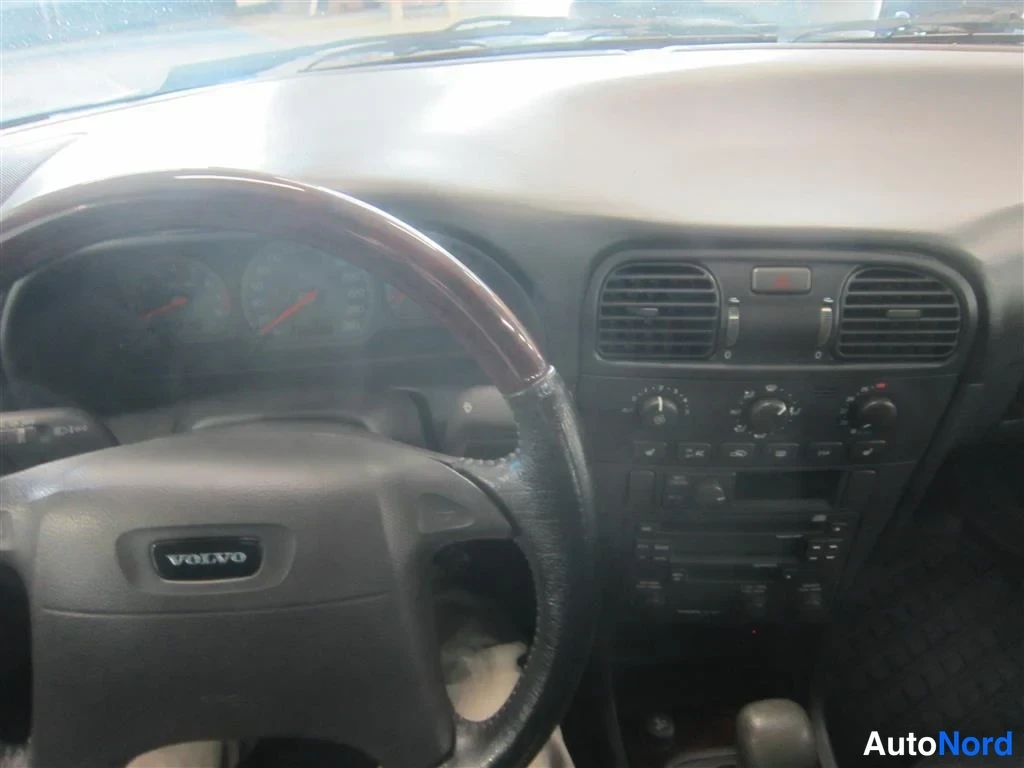 Harmaa Volvo S40 2002, ohjaamo, kuva 10