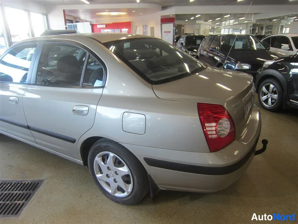 Beige Hyundai Elantra 2006, takaviisto, kuva 6
