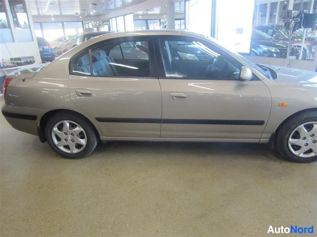 Beige Hyundai Elantra 2006, sivulta, kuva 5
