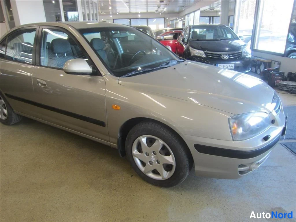 Beige Hyundai Elantra 2006, etuviisto, keula oikealle, kuva 2