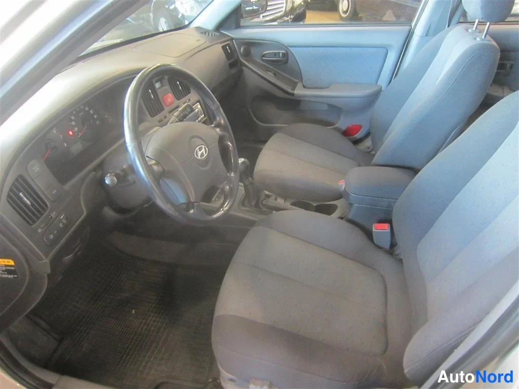 Beige Hyundai Elantra 2006, ohjaamo, kuva 9