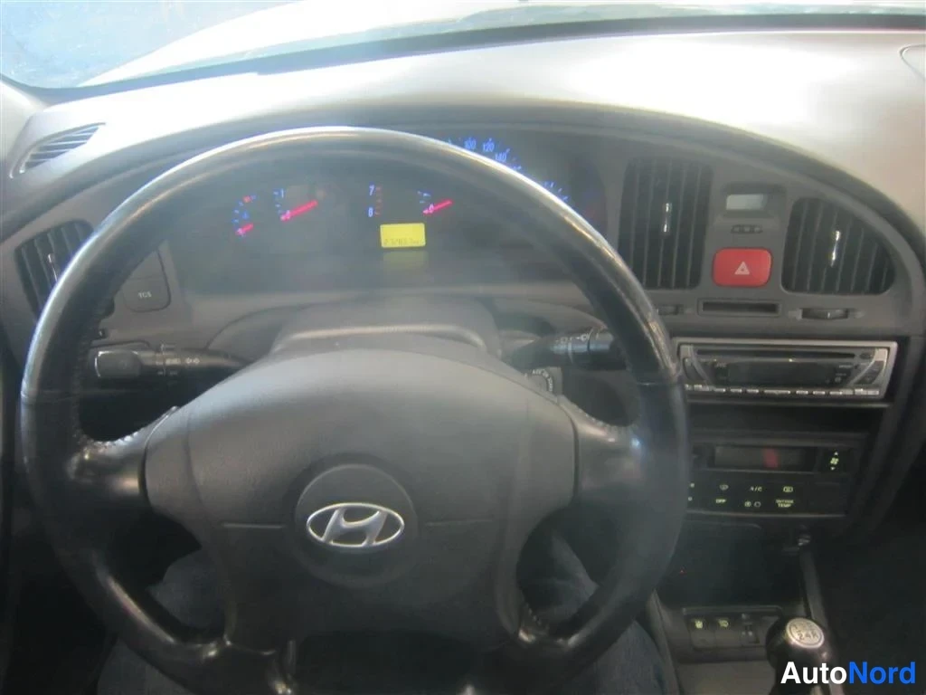 Beige Hyundai Elantra 2006, ohjaamo, kuva 10