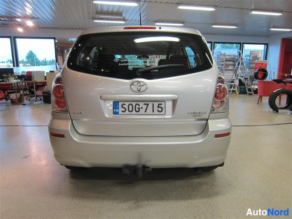 Hopea Toyota Corolla Verso 2004, takaa, kuva 5
