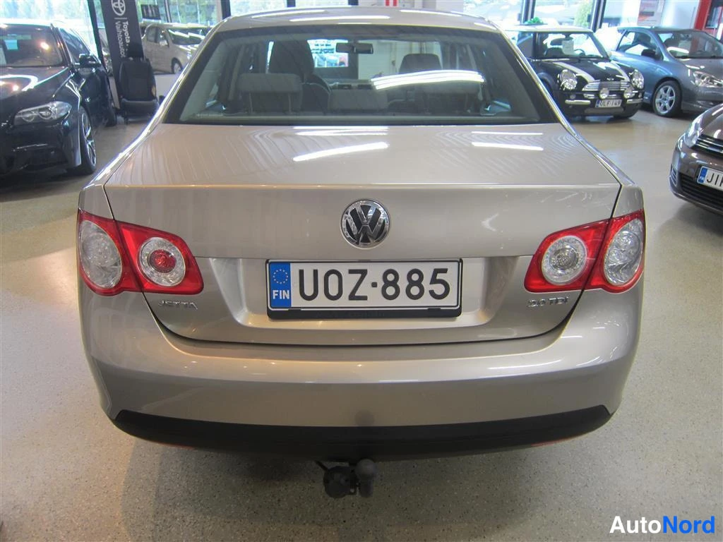 Beige Volkswagen Jetta 2007, takaa, kuva 8