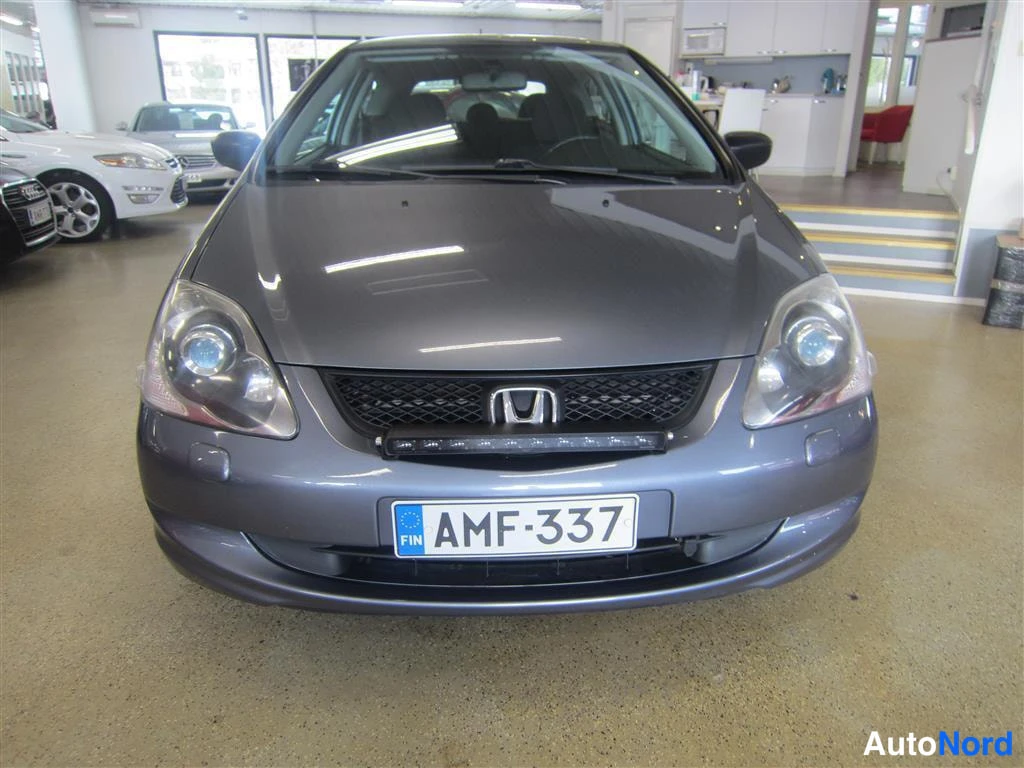 Grå Honda Civic 2004, framifrån, bild 4