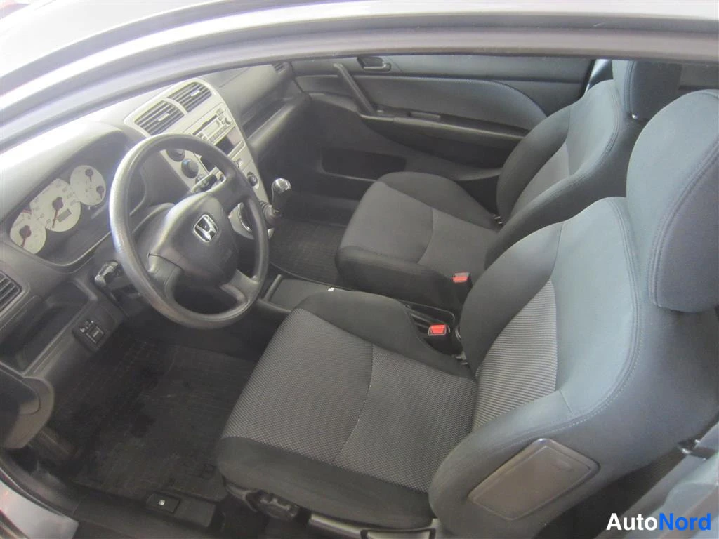Grå Honda Civic 2004, förarplats, bild 9