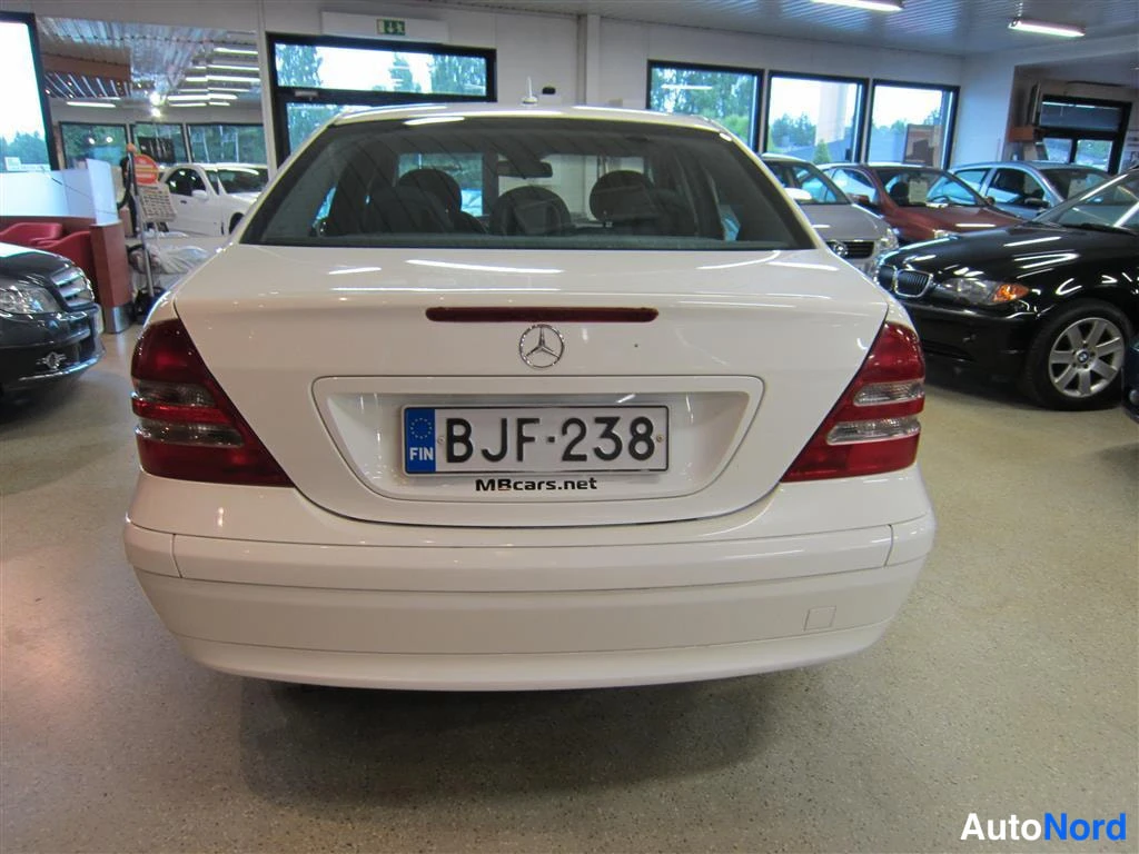 Valkoinen Mercedes-benz C 2004, takaa, kuva 5
