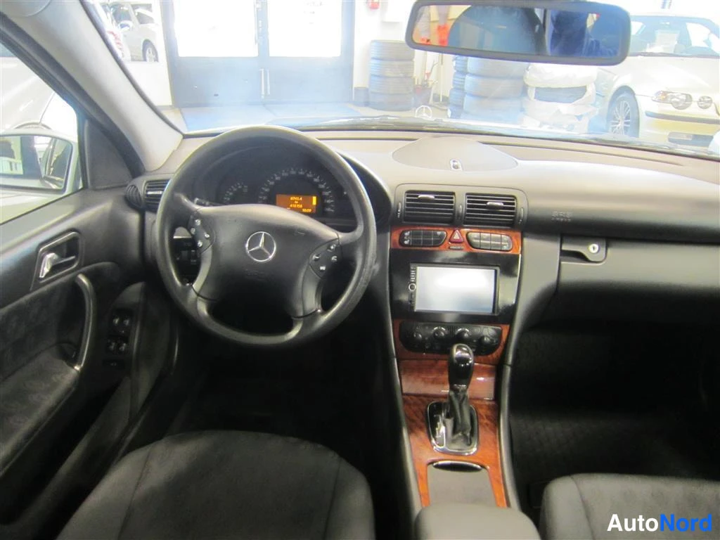 Hopea Mercedes-benz C 2002, ohjaamo, kuva 7